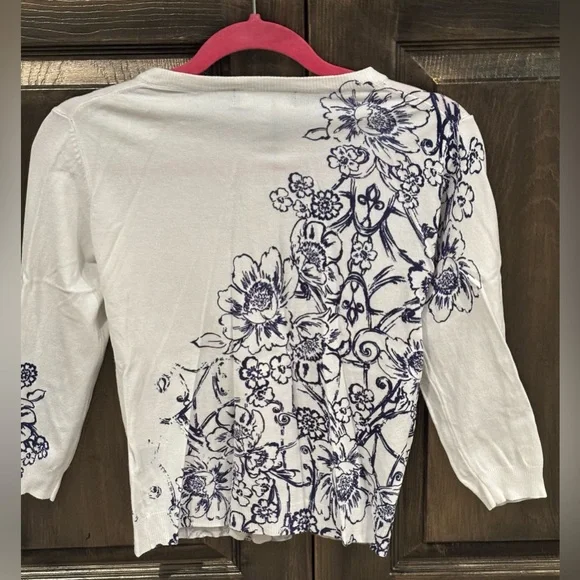 White and Blue Floral Zip-Up Cardigan - Picture 2 of 3